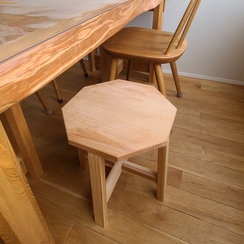 ヒノキ八角形テーブル　椅子　スツール　ナチュラル　シンプル　サイドテーブル　無垢 1点のみ】厚み4センチ贅沢な一枚板スツール タモ 八角脚 ミニテーブル