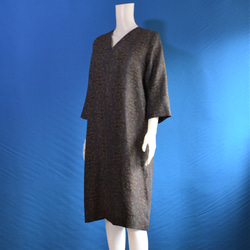 着物リメイク　　V襟の ロングワンピース（絹着物地）七分袖 1枚目の画像