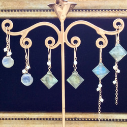 ラブラドライトと淡水真珠のピアス（ブルーシラー） 6枚目の画像