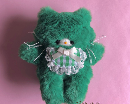 緑色の猫のぬいぐるみ 077249612af3be3f6a53e6a34283c5