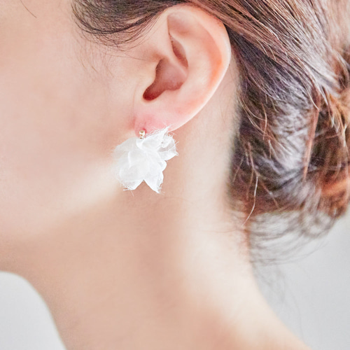 リリィ｜大きさえらべる花咲きぽんぽんフリル｜ピアス/イヤリング