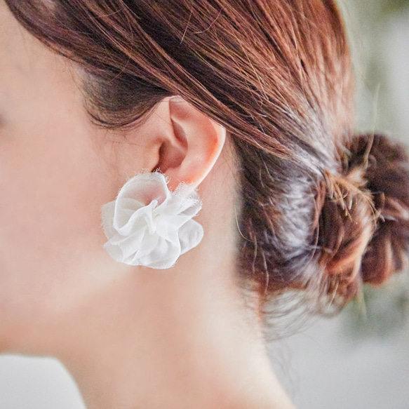 リリィ｜大きさえらべる花咲きぽんぽんフリル｜ピアス/イヤリング