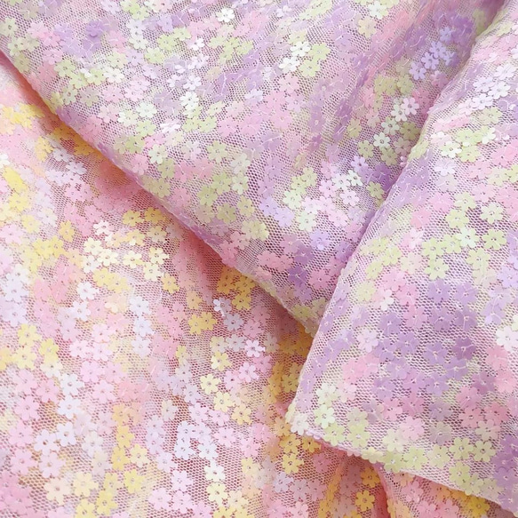 チュ-ルレース　１m x 1.3m 桜　紫陽花スパンコールの花刺繍レース　生地　 1枚目の画像