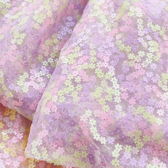 チュ-ルレース　１m x 1.3m 桜　紫陽花スパンコールの花刺繍レース　生地　 3枚目の画像