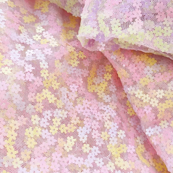 チュ-ルレース　１m x 1.3m 桜　紫陽花スパンコールの花刺繍レース　生地　 2枚目の画像