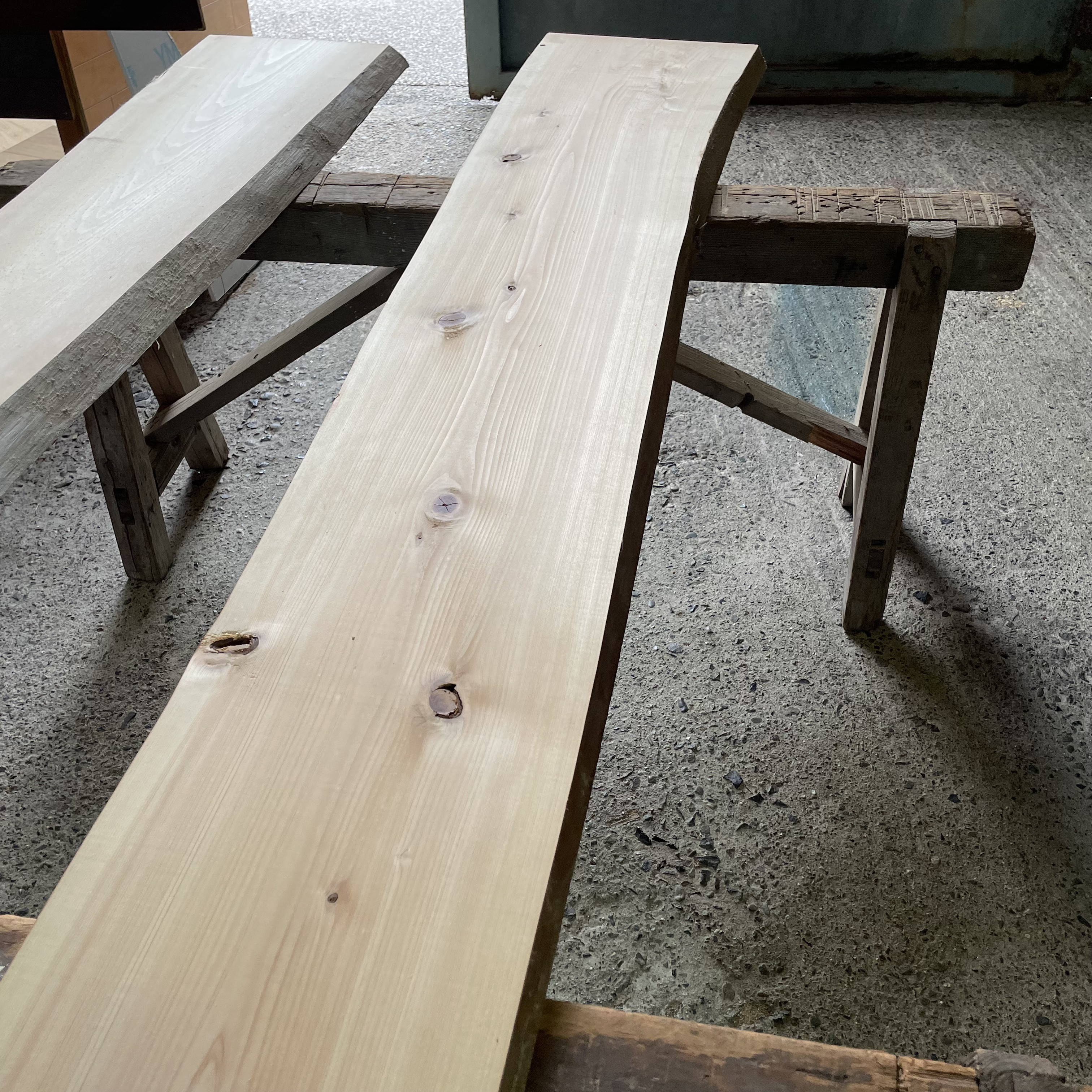 ヒノキ材　耳付き　板材