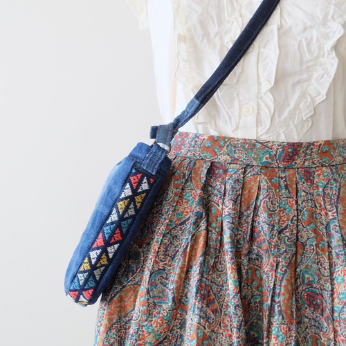 2408-43 ミニストラップサシェ 香り袋 2個組 デイジー デニム 花刺繍 2408-43 ミニストラップサシェ 香り袋 2個組 デイジー デニム 花