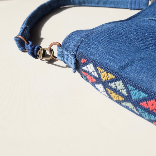2408-43 ミニストラップサシェ 香り袋 2個組 デイジー デニム 花刺繍 2408-43 ミニストラップサシェ 香り袋 2個組 デイジー デニム 花