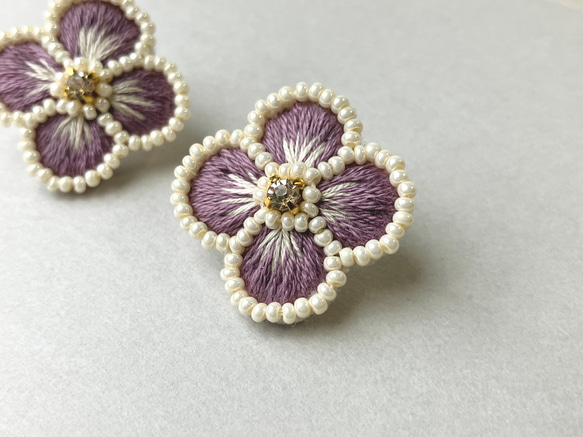 ラベンダーパープルのお花刺繍 4枚目の画像