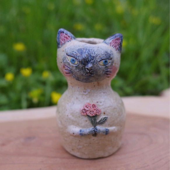 花束を持ったシャム猫   プチ花瓶  一輪挿し(小) 2枚目の画像