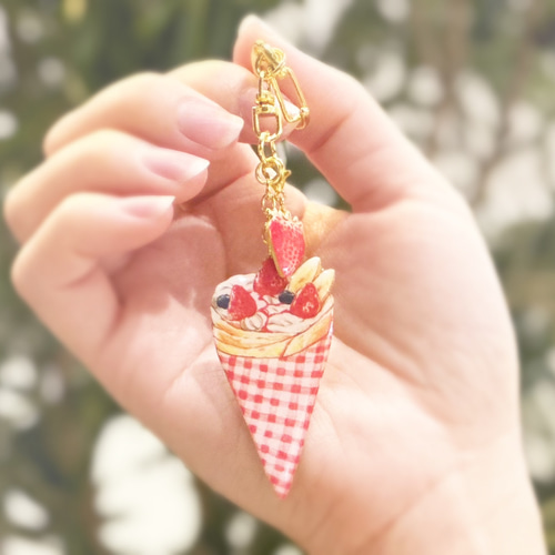 いちごチャーム付き クレープバッグチャーム【受注生産】 バッグ