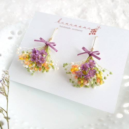 蝶々とミニ苺とフラワー♡かすみ草　ハートピアス/イヤリング✩.*˚ 蝶々とミニ苺とフラワー♡かすみ草 ハートピアス/イヤリング✩.*˚｜