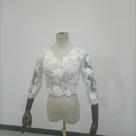 送料無料！オフホワイト レース ウエディングドレス ボレロ くるみボタン 結婚式/披露宴/挙式