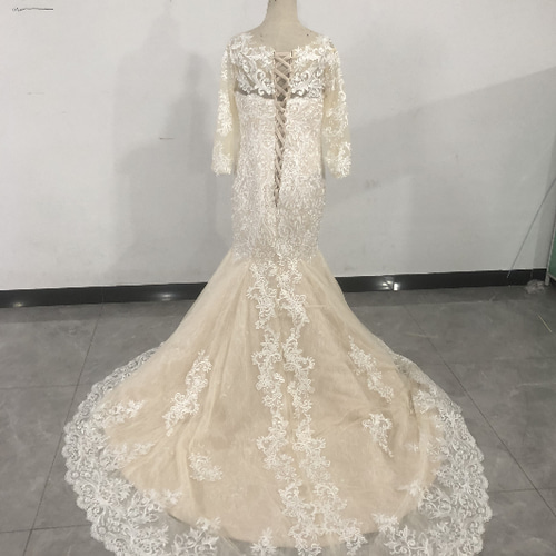 即納！人魚レースの薄絹の刺繍旅のウェディングベールのシャンパンの  