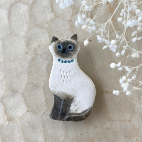 五重の塔白猫レジンブローチ