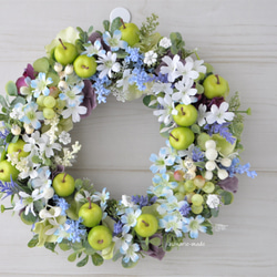 初夏の実りのリース　青りんごとぶどうをそえて：りんご　ぶどう　青　紫　グリーン　白 4枚目の画像