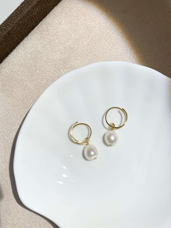 Aquata珍珠旋轉耳環 (14K包金) / Aquata Pearl Spiral Earrings (14KGF) 第4張的照片