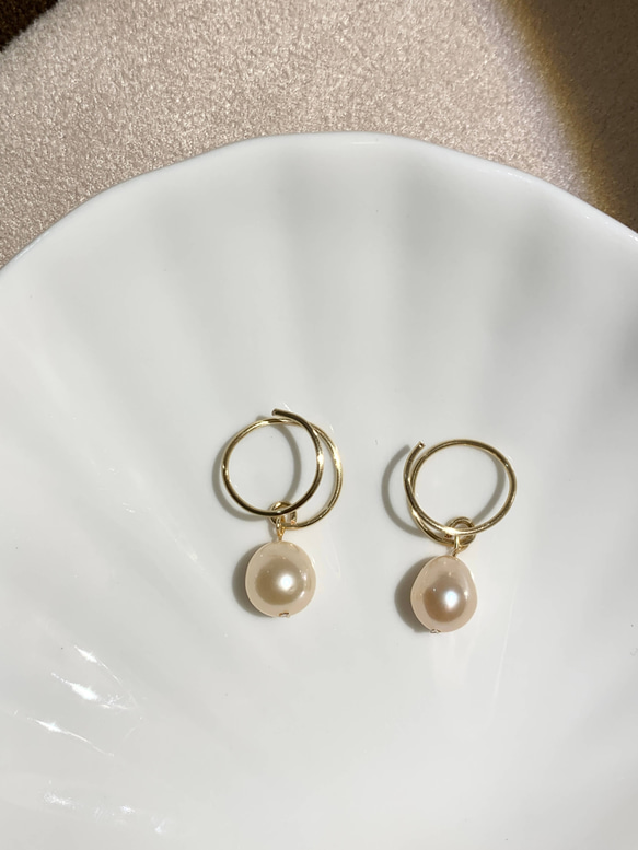 Ariel珍珠旋轉耳環(14K包金) /　Ariel Pearl Spiral Earrings (14KGF) 第8張的照片