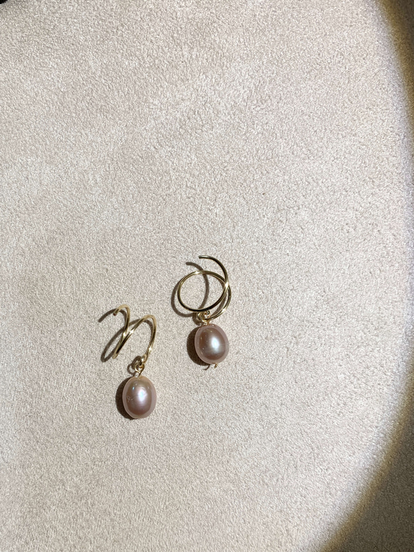 Alana珍珠旋轉耳環 (14KGF包金) / Alana Pearl Spiral Earrings(14KGF) 第2張的照片