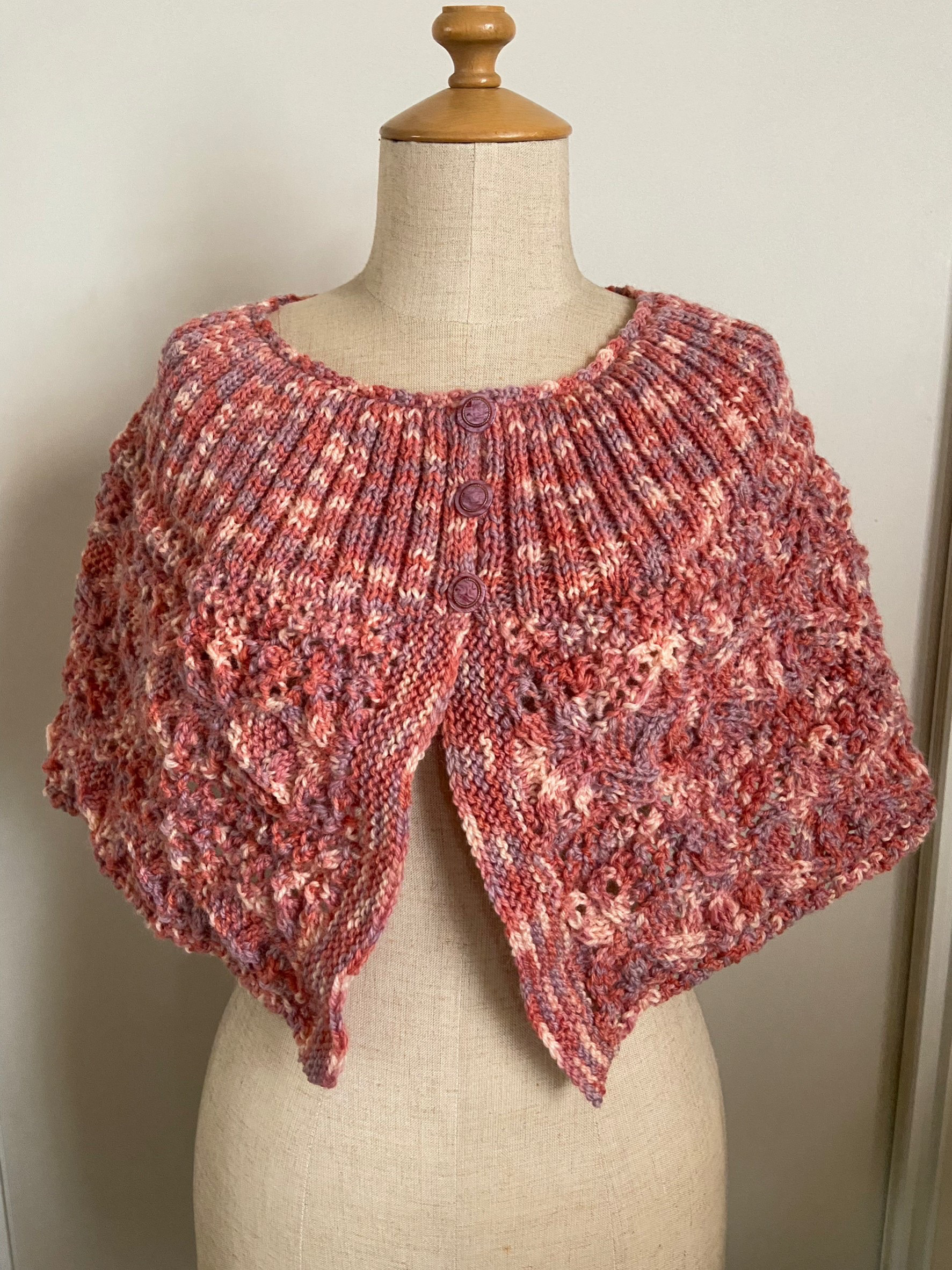 桃色のマーブル模様のケープ