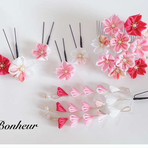 つまみ細工 髪飾り 成人式 七五三 つまみ細工 髪飾り ✴︎梓✴︎紅葉 成人式卒業式七五三 No.467