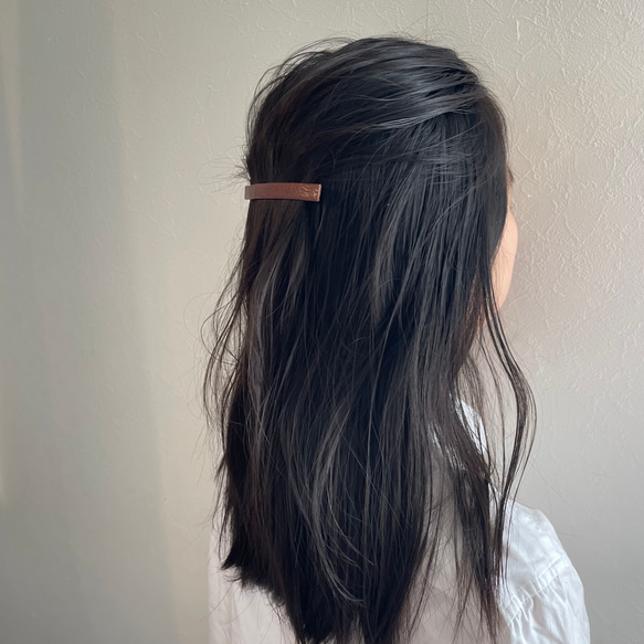 新色《long barrette》茶色・シンプルな細身のバレッタ・おしゃれなナチュラルブラウン 4枚目の画像