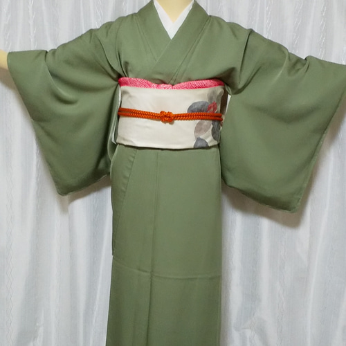 タイムセール☆着物モスグリーン着物 紋付き 色無地 正絹 新品 タイムセール☆着物モスグリーン着物 紋付き 色無地 正絹 新品