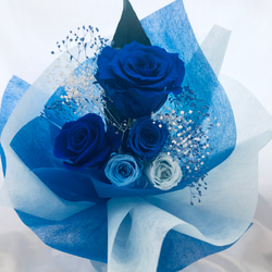プリザーブドフラワー/大輪ブルーローズとミニ薔薇とかすみ草のふんわり花束（花束ラッピング） 3枚目の画像