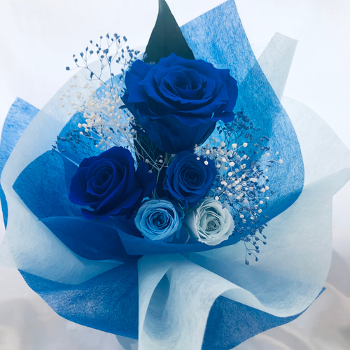 プリザーブドフラワー/大輪ブルーローズとミニ薔薇とかすみ草の