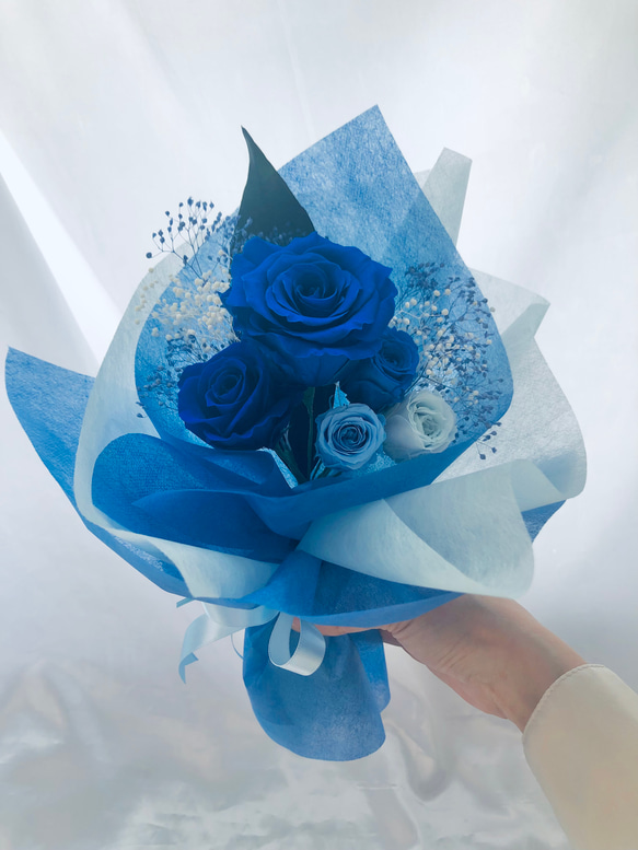 プリザーブドフラワー/大輪ブルーローズとミニ薔薇とかすみ草の