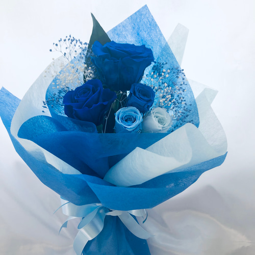 プリザーブドフラワー/大輪ブルーローズとミニ薔薇とかすみ草の