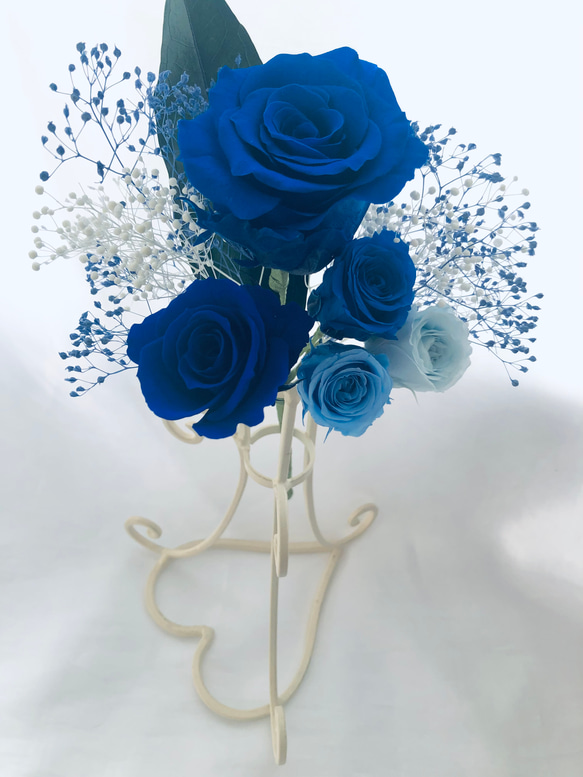 プリザーブドフラワー/大輪ブルーローズとミニ薔薇とかすみ草のふんわり花束（花束ラッピング） 5枚目の画像
