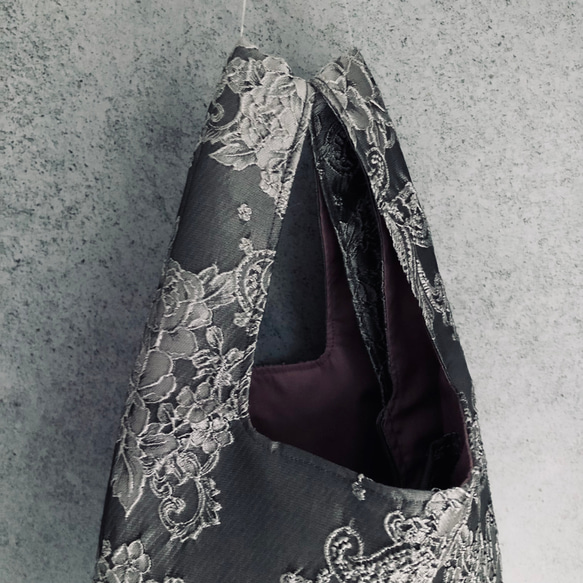 Flat Bag   Metal Gray  軽いバッグ　旅行　光沢の美しい上質な布帛　グレー　シルバー 6枚目の画像