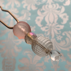 ビンテージガラス素材の儚くロマンティックな玉かんざし「光降る春」 2枚目の画像