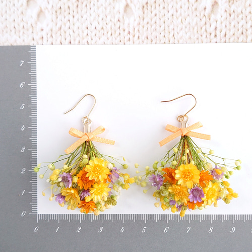 春の野花スターフラワーとかすみ草のブーケピアス／イヤリングNo.15 
