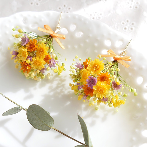 春の野花スターフラワーとかすみ草のブーケピアス／イヤリングNo.15 