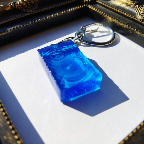 水面の濃いブルーのキーホルダー / 水 / 海 / オブジェ / インテリア