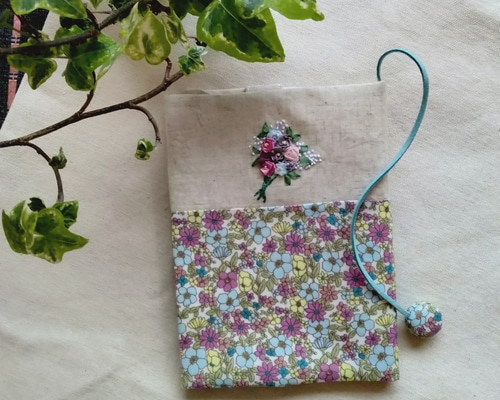 文庫本刺繍の布のブックカバー（花束） ブックカバー nobukoggg 通販
