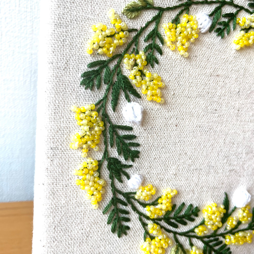 SALE》ミモザのリース(手刺繍・ビーズ) ファブリックパネル