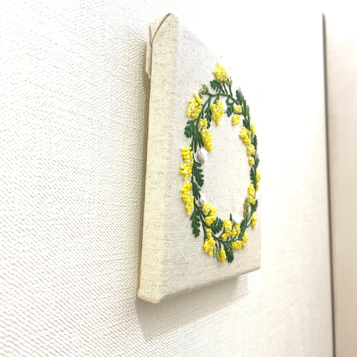 SALE》ミモザのリース(手刺繍・ビーズ) ファブリックパネル