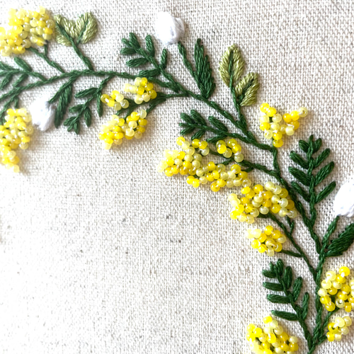 SALE》ミモザのリース(手刺繍・ビーズ) ファブリックパネル