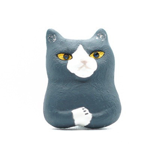 鼻シログレー陶器風猫ブローチ（里親募集） 1枚目の画像