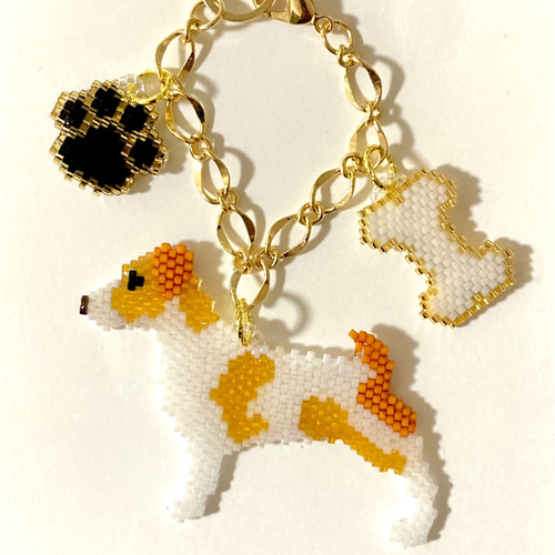 ジャックラッセルテリアと肉球のデリカビーズ織りバッグチャーム