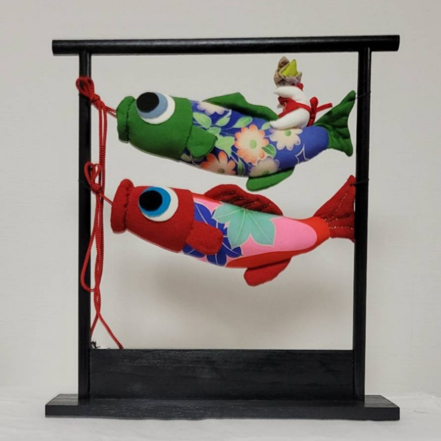 ちりめんの鯉のぼり①（緑-赤）