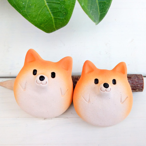 未使用品＆中古品【赤猫＆コシェルドゥ】2個セット♡柴犬♡お散歩♡福猫♡ 柴犬 小さな双子マグネット 犬陶器 在庫有ります マグネット 工房しろ