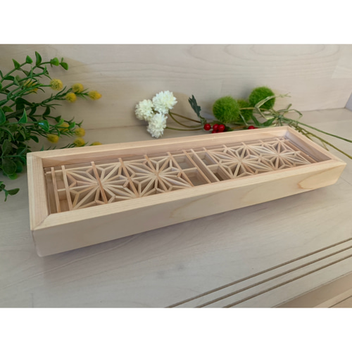 組子細工トレー 縁起の良い麻の葉紋様 金蘭緞子生地での 組子細工トレー 縁起の良い麻の葉紋様 金蘭緞子生地での