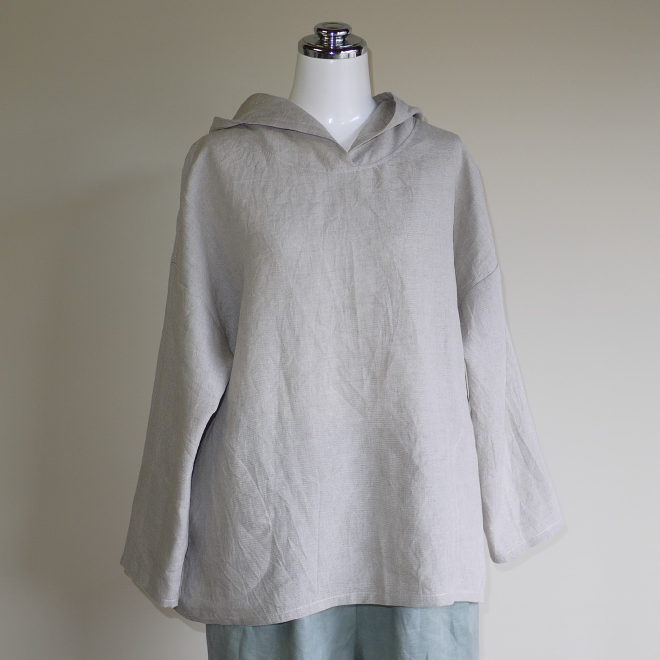 カラーリネン◆大人のシンプルパーカ◆生成り◆フリーサイズ（中厚、リネン100％）