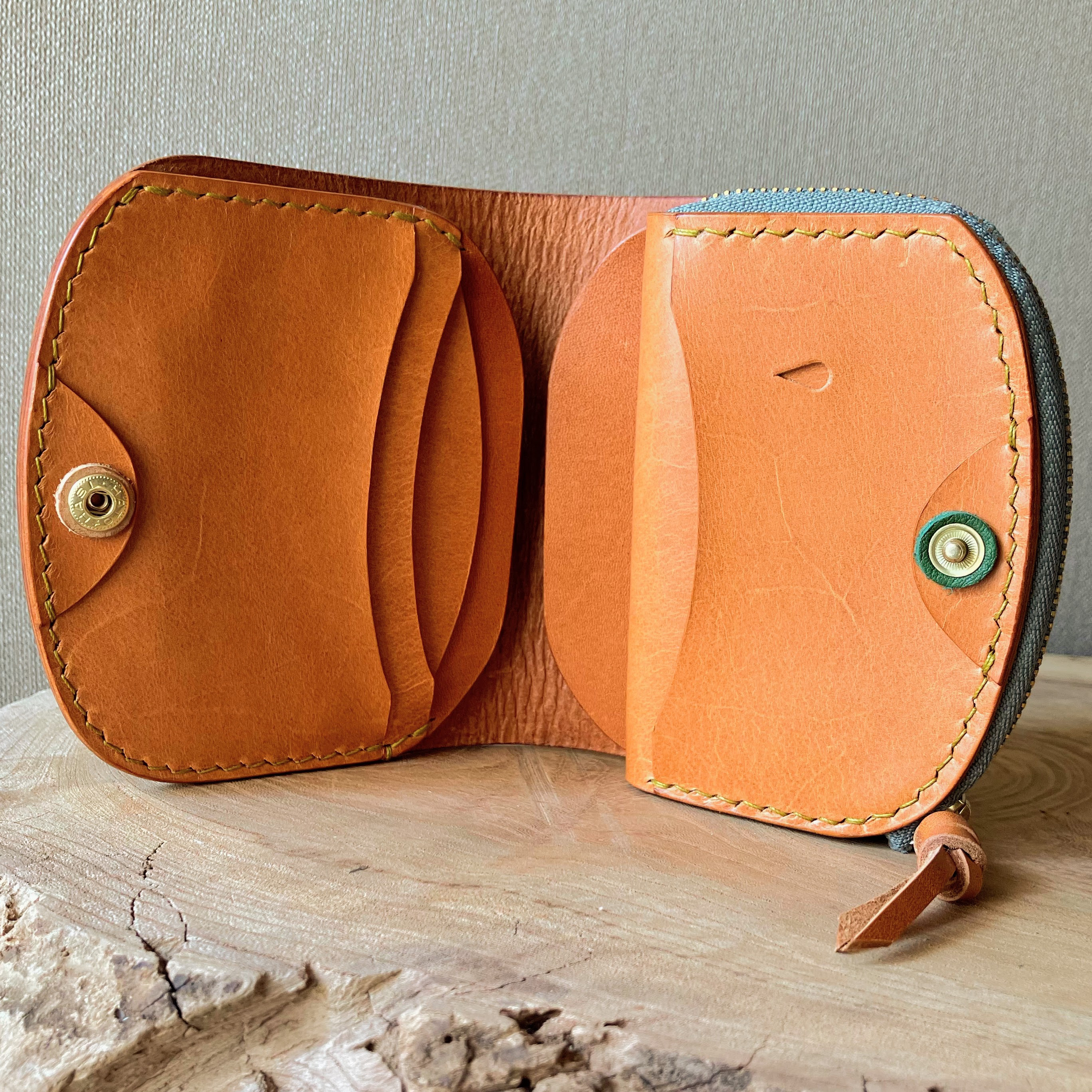 【手縫い二つ折り革財布】L字ファスナー小銭入れナチュラルブラウンシンプル・ナチュラルなヌメ革・ギフト・レディース・メンズ