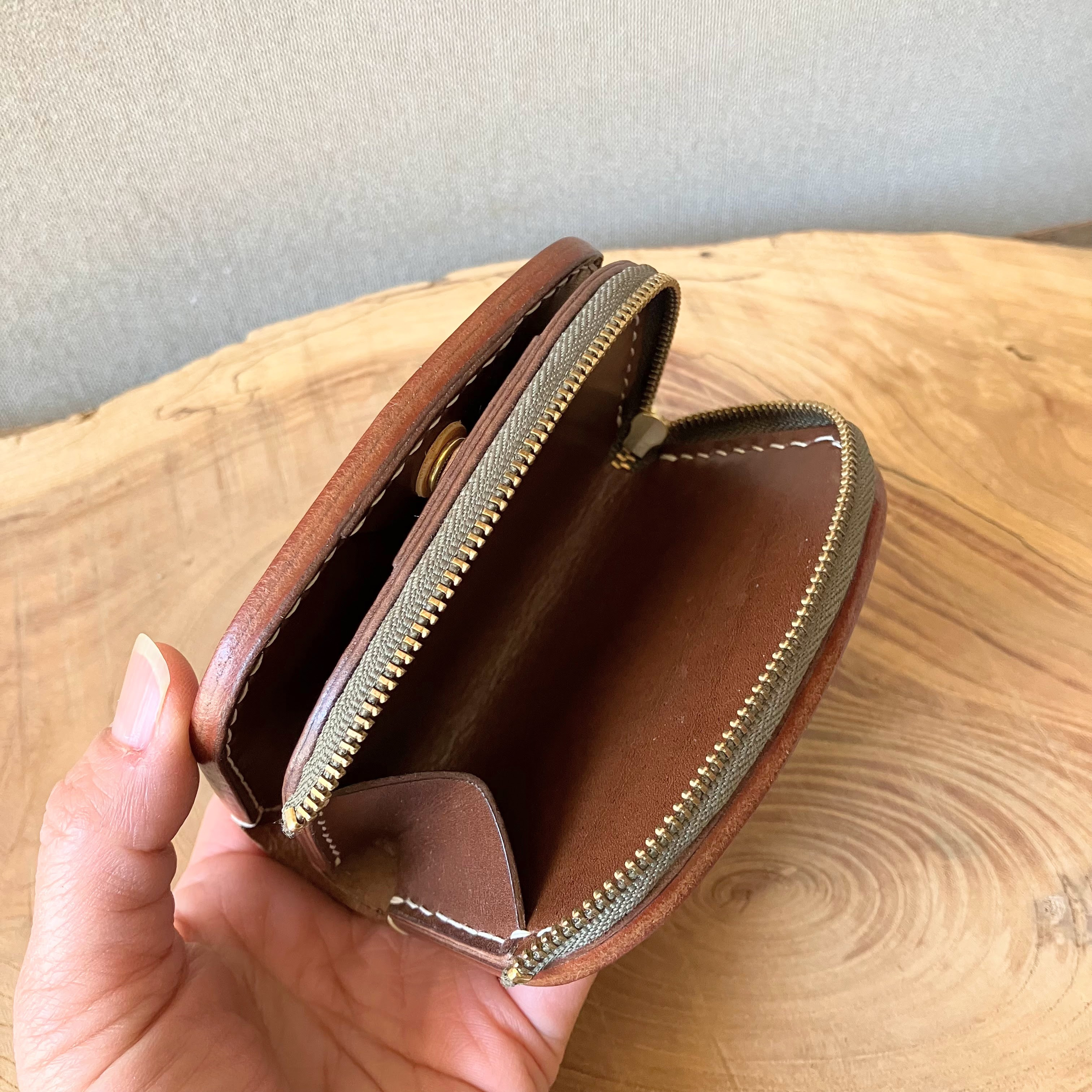 【手縫い二つ折り革財布】L字ファスナー小銭入れナチュラルブラウンシンプル・ナチュラルなヌメ革・ギフト・レディース・メンズ