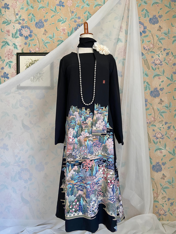 着物リメイク 黒留袖ドレス 友禅染 春色花模様 Aライン 着物リメイク 黒留袖ドレス 友禅染 春色花模様 Aライン